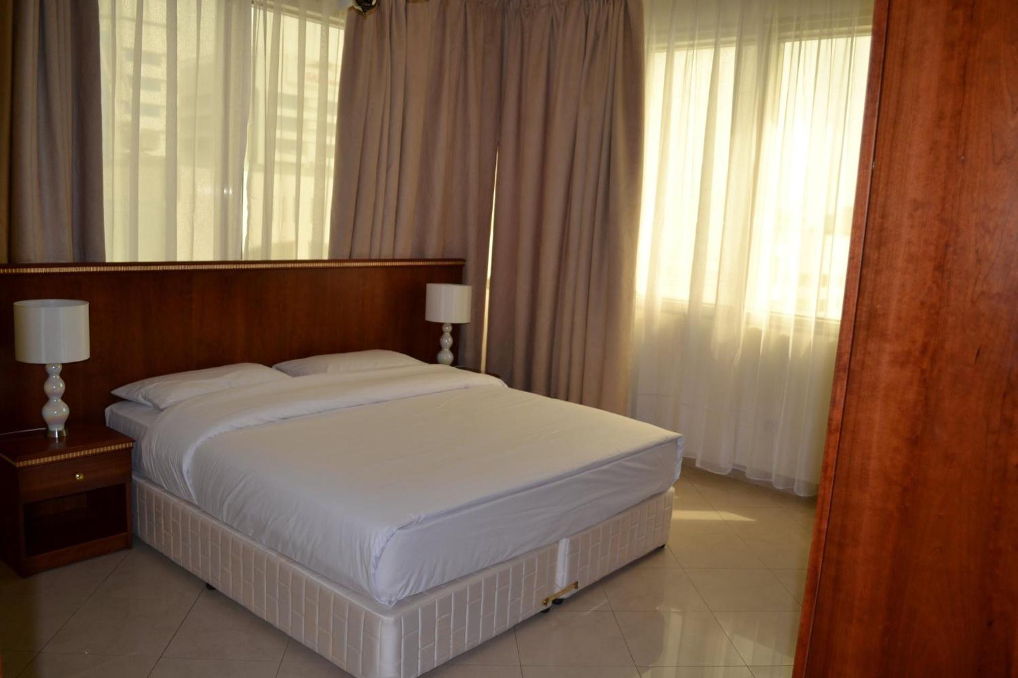 Abu Dhabi Plaza Hotel Apartments Luaran gambar