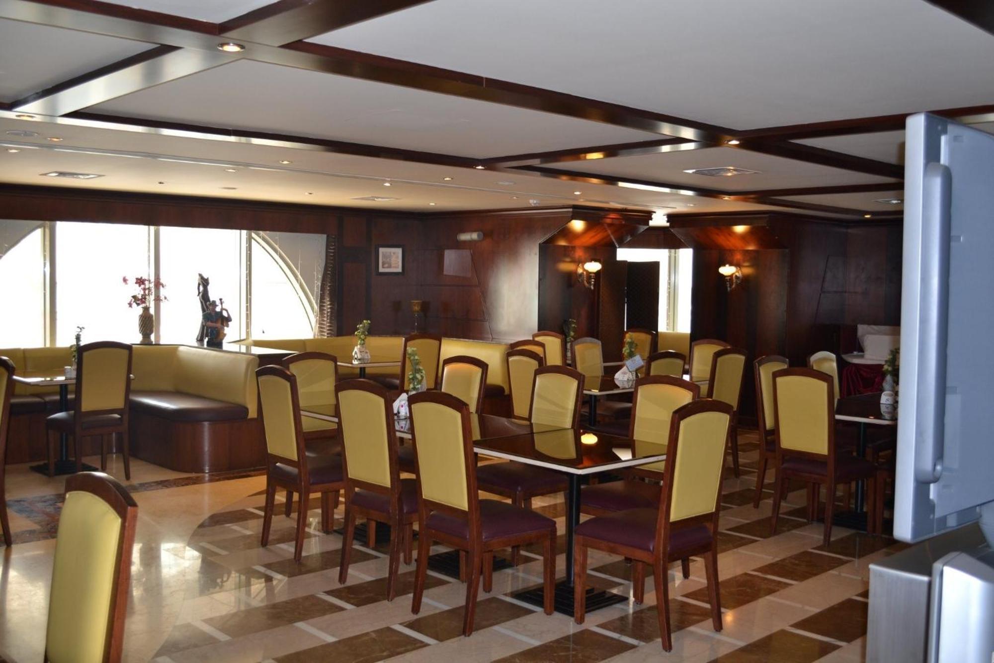 Abu Dhabi Plaza Hotel Apartments Luaran gambar
