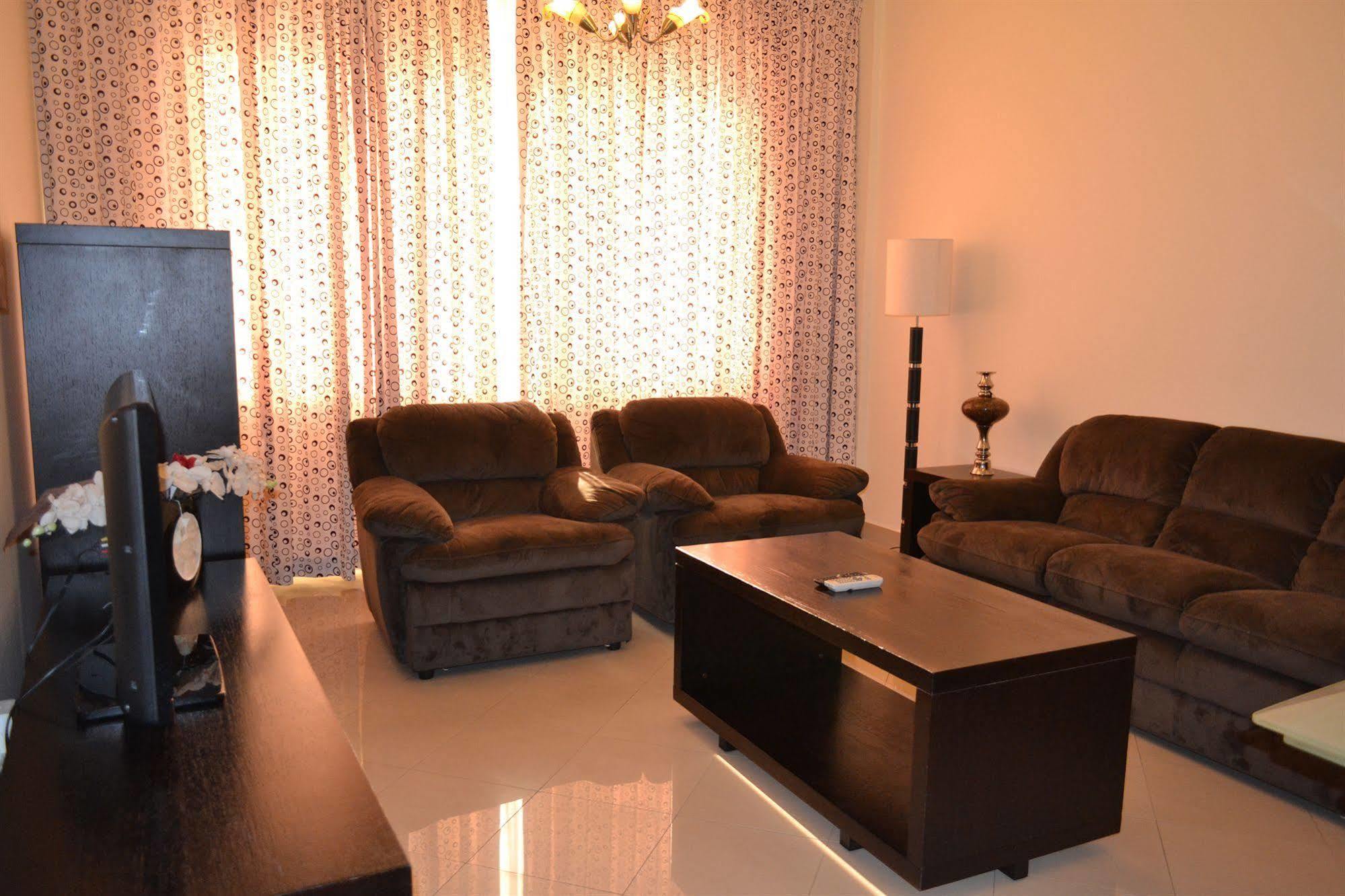 Abu Dhabi Plaza Hotel Apartments Luaran gambar
